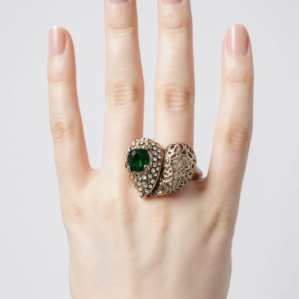 Emerald Green Crystal Silver Heart Filigree Ring